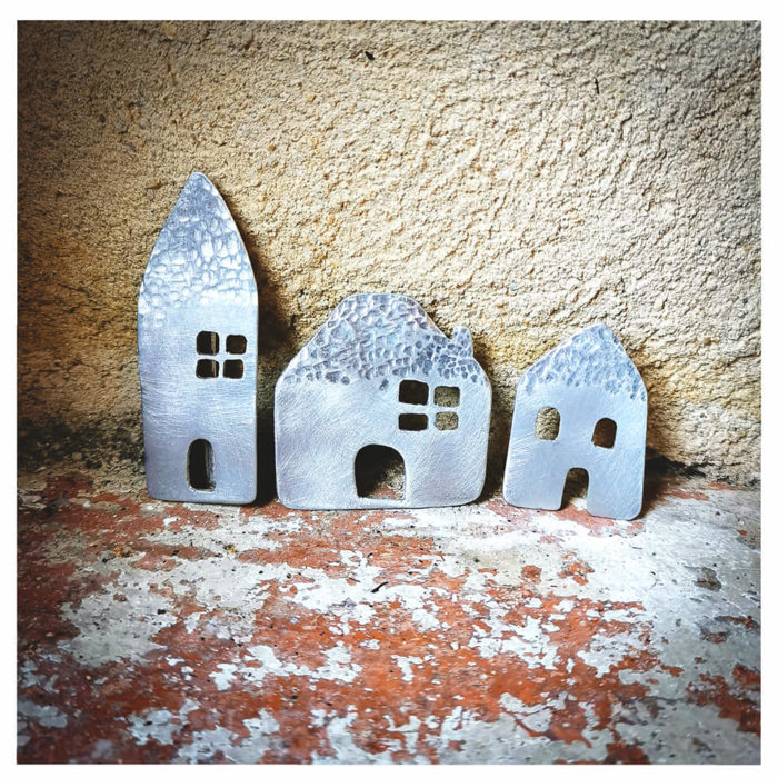 petites maisons sculptés
